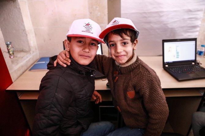 Suriyeli çocuklara ’Kodlama’ eğitimi