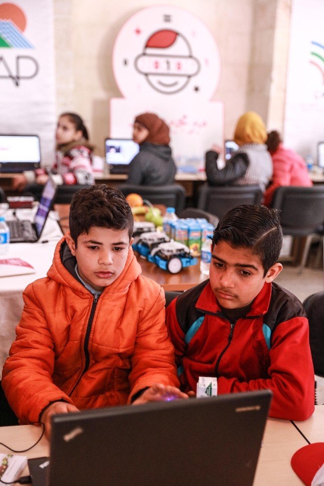 Suriyeli çocuklara ’Kodlama’ eğitimi