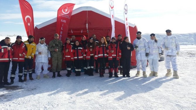 Kars Sağlık Müdürlüğünden 24 personel, TSK’nın 2017 Kış Tatbikatında görev aldı