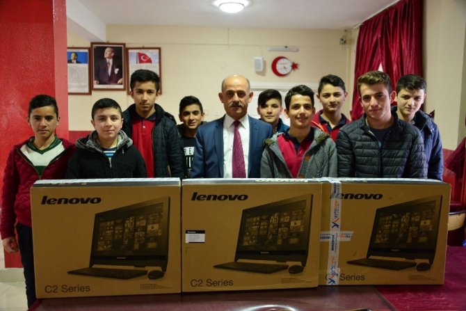 Başkan Yıldırım öğrencilerin bilgisayar isteğini yerine getirdi
