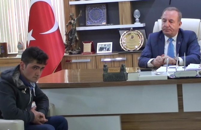İntihar girişimde bulunan genci belediye başkanı ikna etti