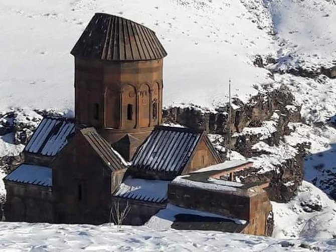 TÜRSAB üyeleri Kars’ın tarihi ve kültürel yerlerini gezdi