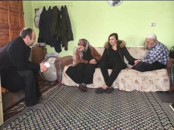 Kaymakam Uçar yaşlı çifti ziyaret etti