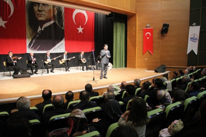 Kurtuluş etkinliklerinde türkü dolu saatler
