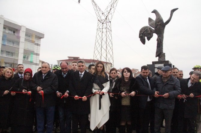 Azerbaycan Milletvekili Paşayeva ’Karabağ Parkı’ açılışında gözyaşlarını tutamadı