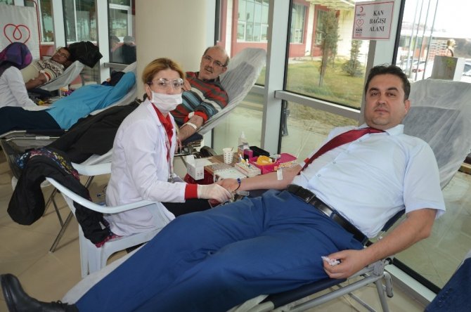 Hastane çalışanları kan bağışında bulundu
