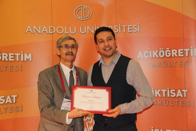 Açıköğretim Sisteminin Ankaralı öğrencilerine başarı belgeleri takdim edildi