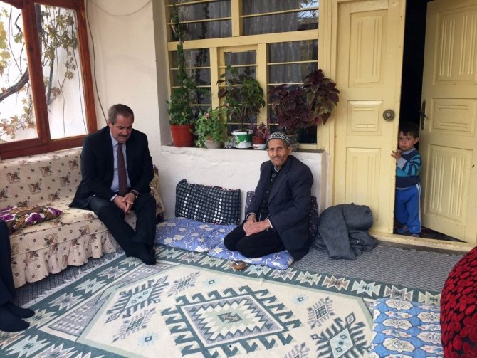 Başkan Gürsoy’dan hasta ve yaşlılara ziyaret