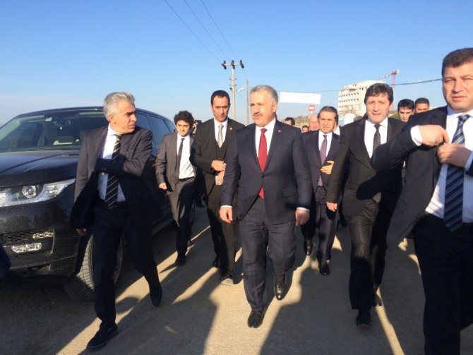 Ulaştırma Bakanı Arslan, Çanakkale Köprüsü’nün çalışmalarını inceledi