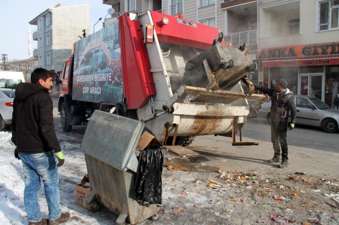 Muradiye Belediyesinden çevre temizliği