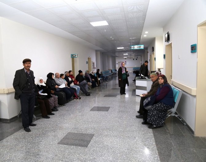 kepez devlet hastanesi polikliniklerinde 61 bin 946 hastaya bakildi