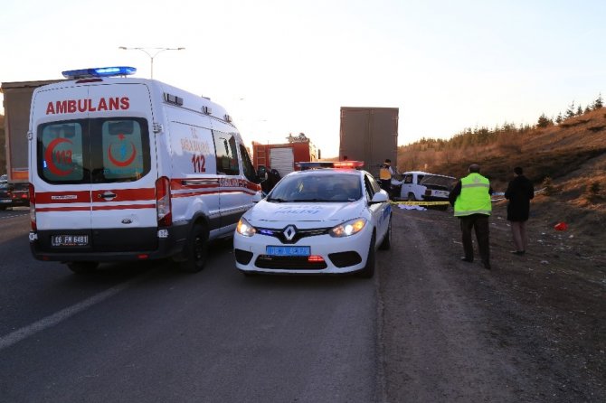 Ankara’da otomobil, tıra arkadan çarptı: 1 ölü, 2 ağır yaralı