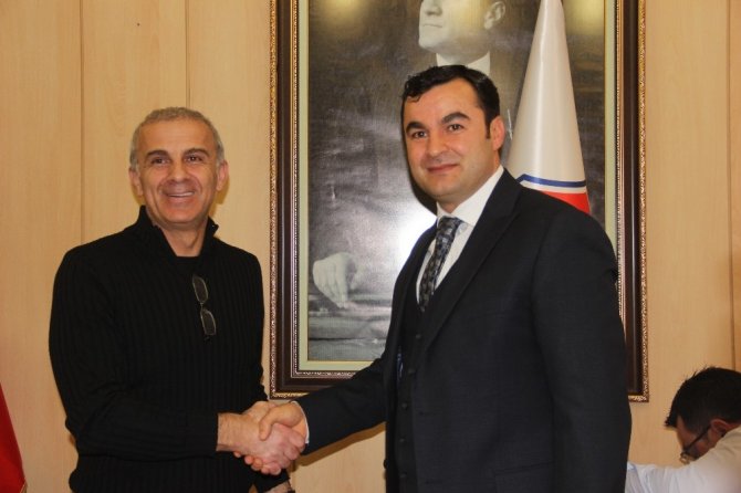 Gaziantep Büyükşehir Belediyespor, Oğuz Çetin ile sözleşme imzaladı