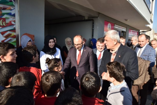 Başkan Karaosmanoğlu ve Üzülmez, Kadın Spor Merkezini ziyaret etti