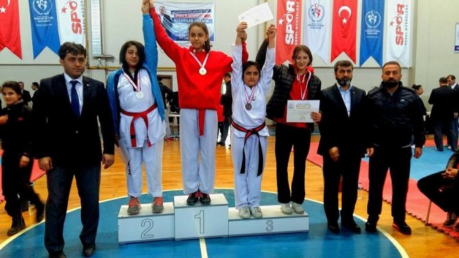 Şahinbey Taekwondo takımı, final müsabakalarında 2 altın madalya kazandı