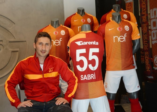 Sabri Sarıoğlu: “Galatasaraylı olmanın gururunu taşıyorum”