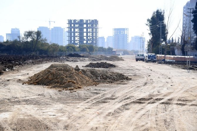 Mersin Büyükşehir Belediyesi, yeni cadde ve sokaklar açmayı sürdürüyor
