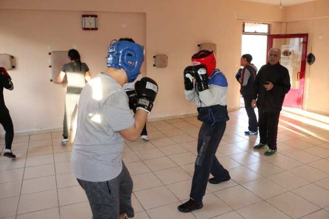Genç eldivenler Güleç’te Türkiye şampiyonluğuna hazırlanıyor