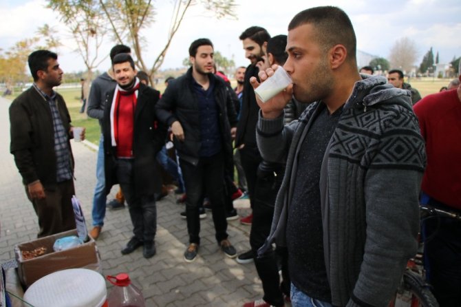 Adana’da acılı ayran kuyruğu
