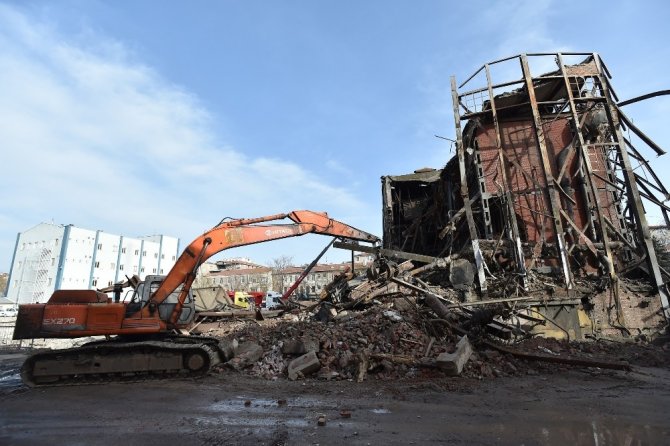 Maltepe havagazı fabrikası yıkılıyor