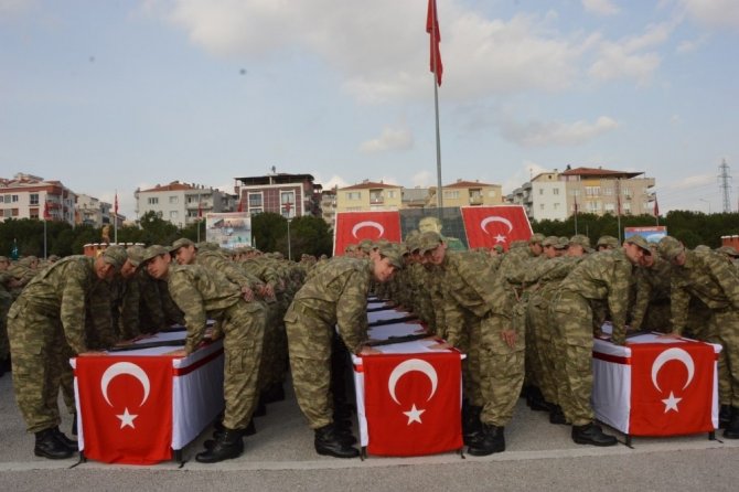 Manisa’da acemi erlerin yemin töreni