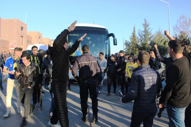 Fenerbahçe kafilesine Gaziantep’te şok tepki