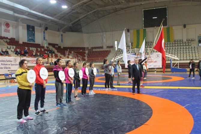 U23 Türkiye Bayan Güreş Şampiyonası’nda ilk gün sona erdi