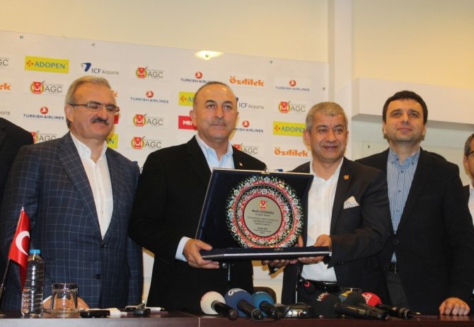 Bakan Çavuşoğlu: “Kimlikle seyahatin ardından bu yıl Ukrayna’dan 1.5 milyon turist bekliyoruz”