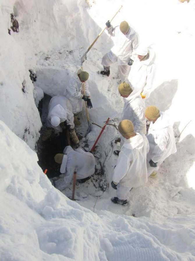PKK sığınağında terörist cesetleri bulundu