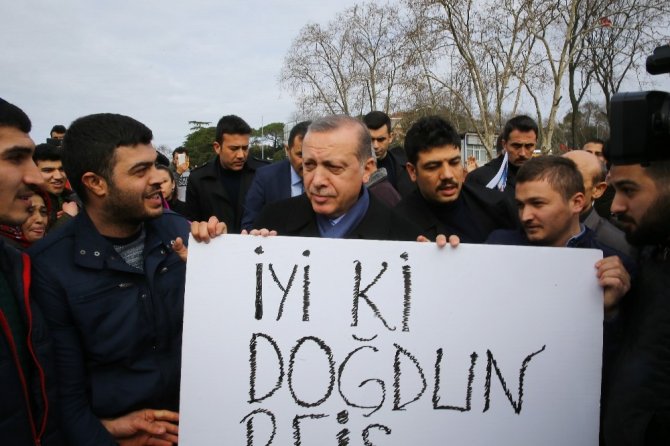 Cumhurbaşkanı Erdoğan’a köşk girişinde yaş günü sürprizi