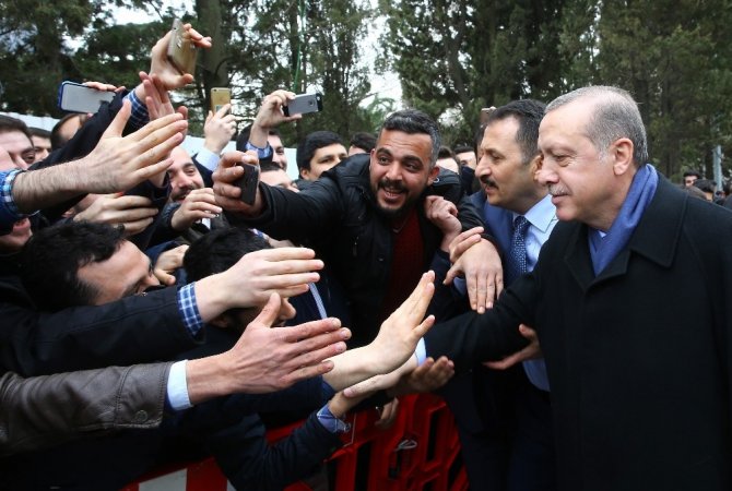 Cumhurbaşkanı Erdoğan’a köşk girişinde yaş günü sürprizi