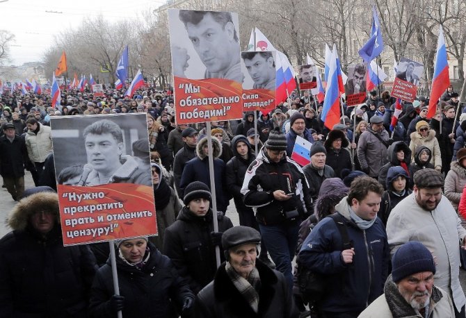 Binlerce kişi, sokak ortasında öldürülen Rus politikacıyı anıyor
