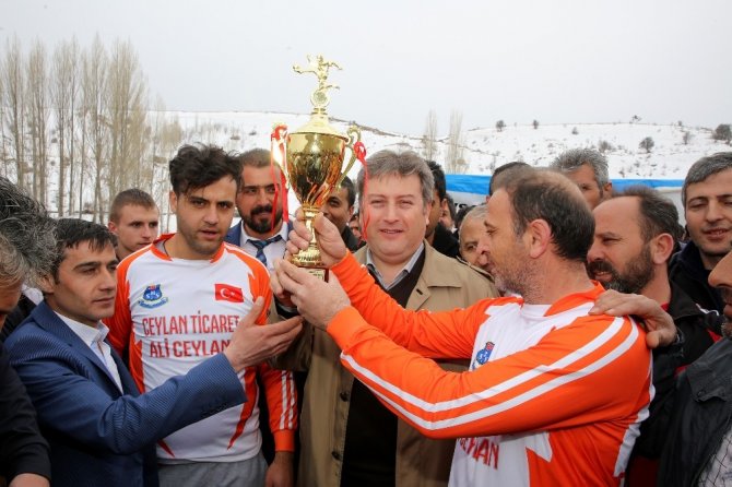 Talas’ta mahalleler arası futbol turnuvası düzenlendi