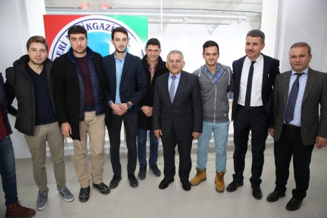 Başkan Büyükkılıç Tınaztepe Sosyal ve Spor Tesislerinde