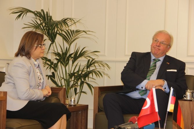Almanya Ankara Büyükelçisi Martin Erdmann’dan Fatma Şahin’e ziyaret