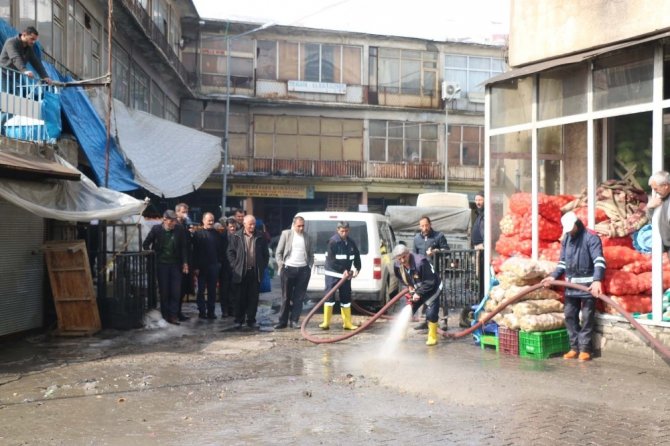 Bitlis’te cadde ve sokaklar yıkandı