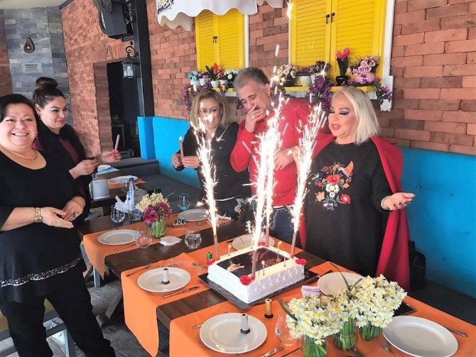 Safiye Soyman’a sürpriz doğum günü