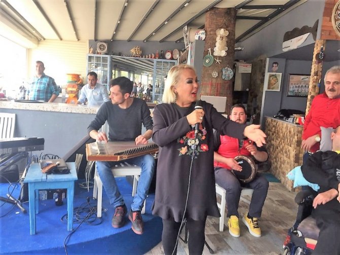 Safiye Soyman’a sürpriz doğum günü