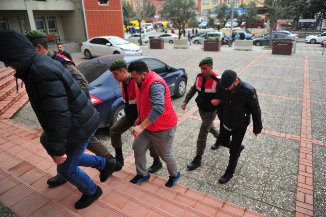 Bursaspor otobüsüne saldırdığı iddia edilen 6 kişi adliyeye sevk edildi
