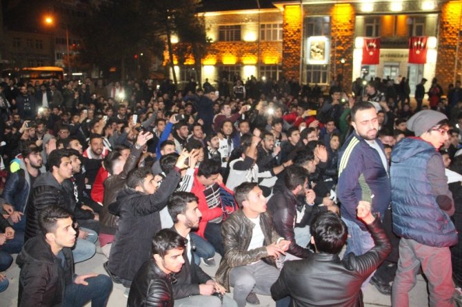 Elazığ’da Beşiktaşlılar galibiyet sevincini doyasıya kutladı
