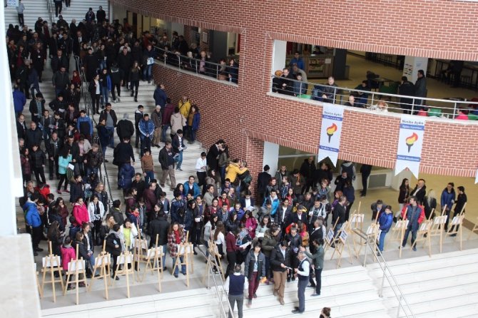 Nesibe Aydın Okullarının bursluluk sınavına öğrenci akını