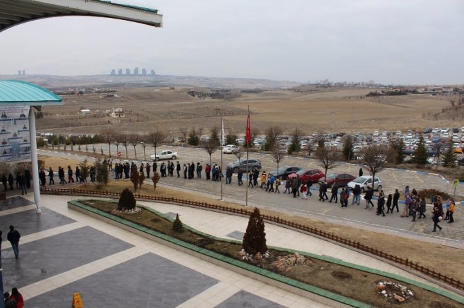 Nesibe Aydın Okullarının bursluluk sınavına öğrenci akını