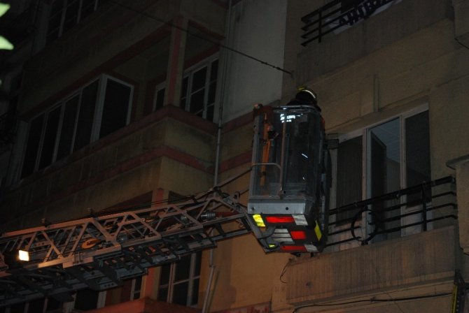 Beyoğlu’nda otel çalışanı çıktığı çatıdan apartman boşluğuna düşerek hayatını kaybetti