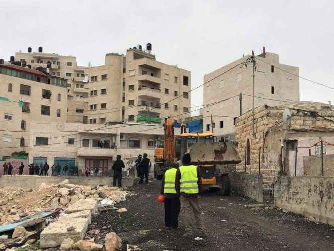 İsrail Kudüs’te ev yıktı, 12 Filistinliyi tutukladı
