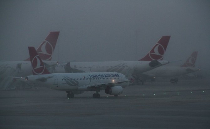 Hava ulaşımında yoğun sis olumsuz etkisi sürüyor