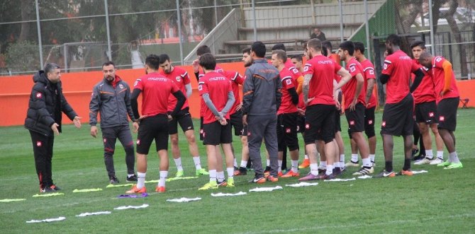 Adanaspor, Atiker Konyaspor maçını hazırlıklarını çift idmanla devam etti