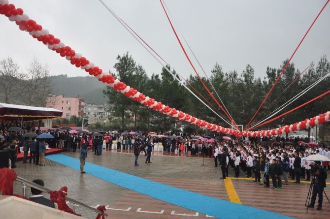 Bakan Yılmaz Şehit Harun Saltalı Ortaokulu’nun açılışını yaptı