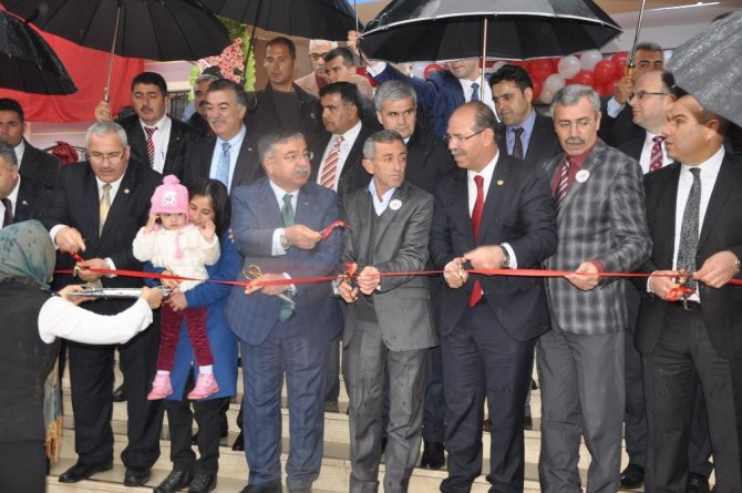 Bakan Yılmaz Şehit Harun Saltalı Ortaokulu’nun açılışını yaptı