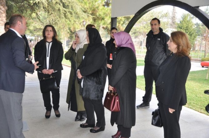 Bakan Soylu’nun eşi Hamdiye Soylu, Şeyh Edebali Türbesi’ni ziyaret etti