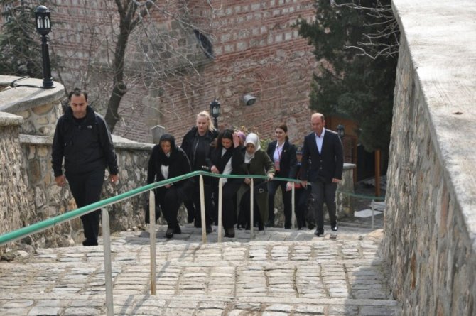 Bakan Soylu’nun eşi Hamdiye Soylu, Şeyh Edebali Türbesi’ni ziyaret etti